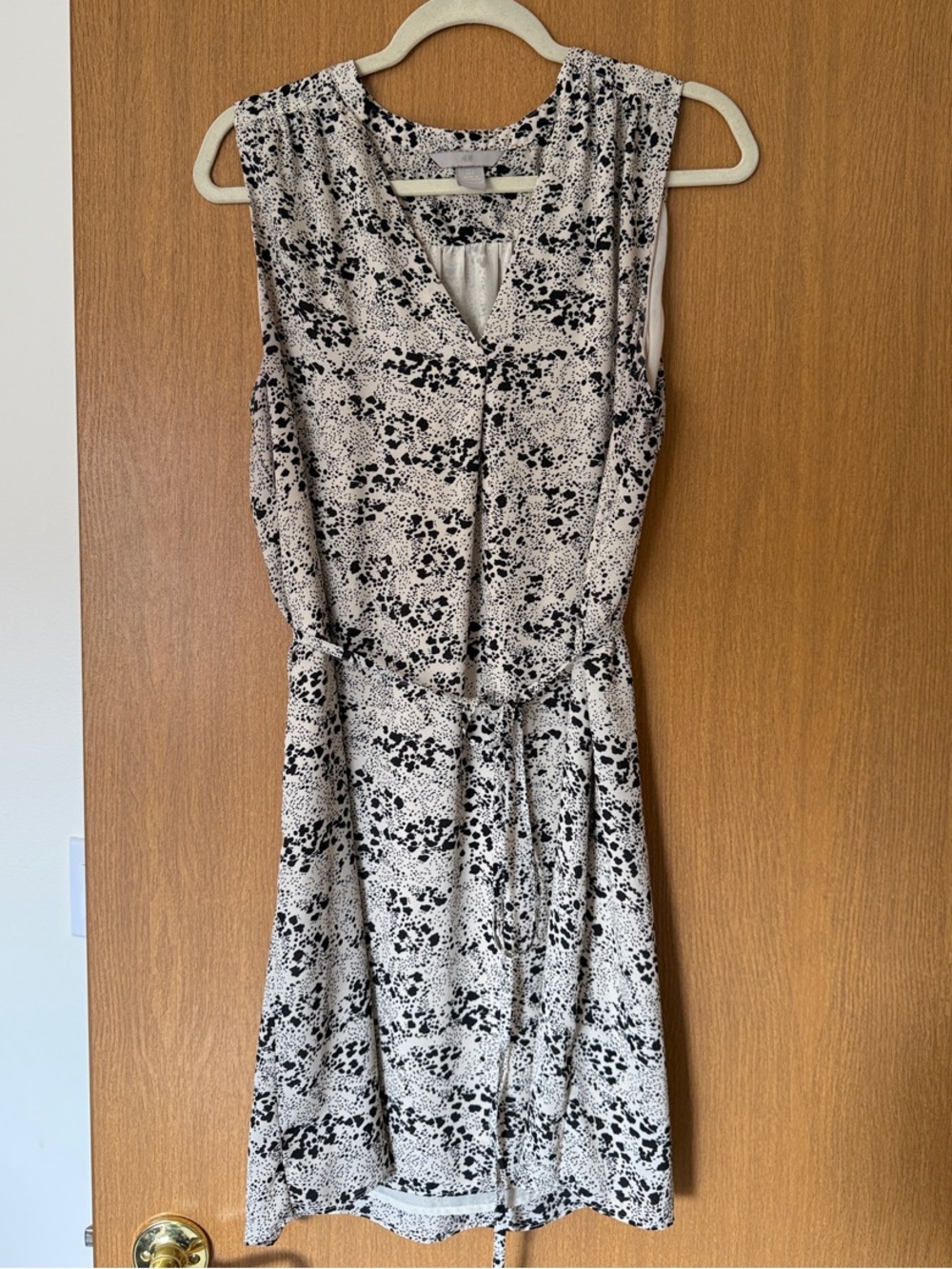 H&M Sleeveless Monochrome Floral Mini Dress – Size Large